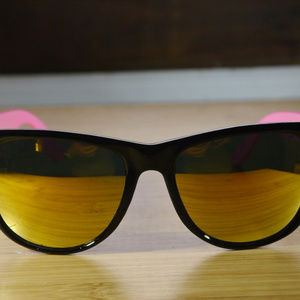 Sunglasses Classic Style Black Frames Pink Arms